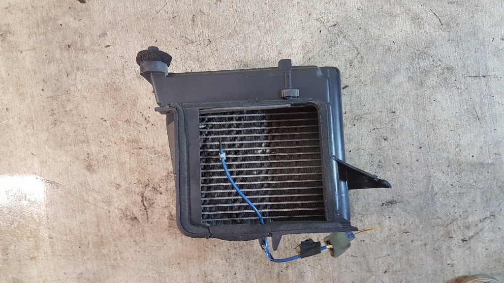 фото №1, Радиатор отопителя кондиционера carisma 1.9td