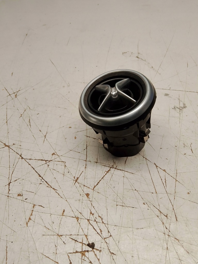 фото №1, Mercedes a176 a klasa решётка впуск воздуха обдув a17683003