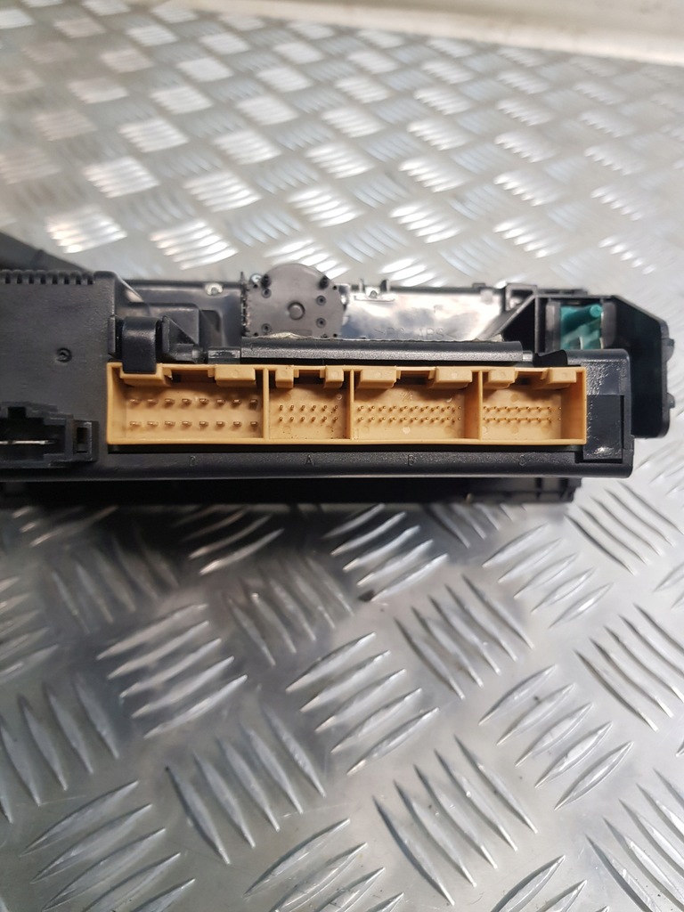 фото №10, Audi a3 8l 01r- панель обдув кондиціонера 8l0820043j