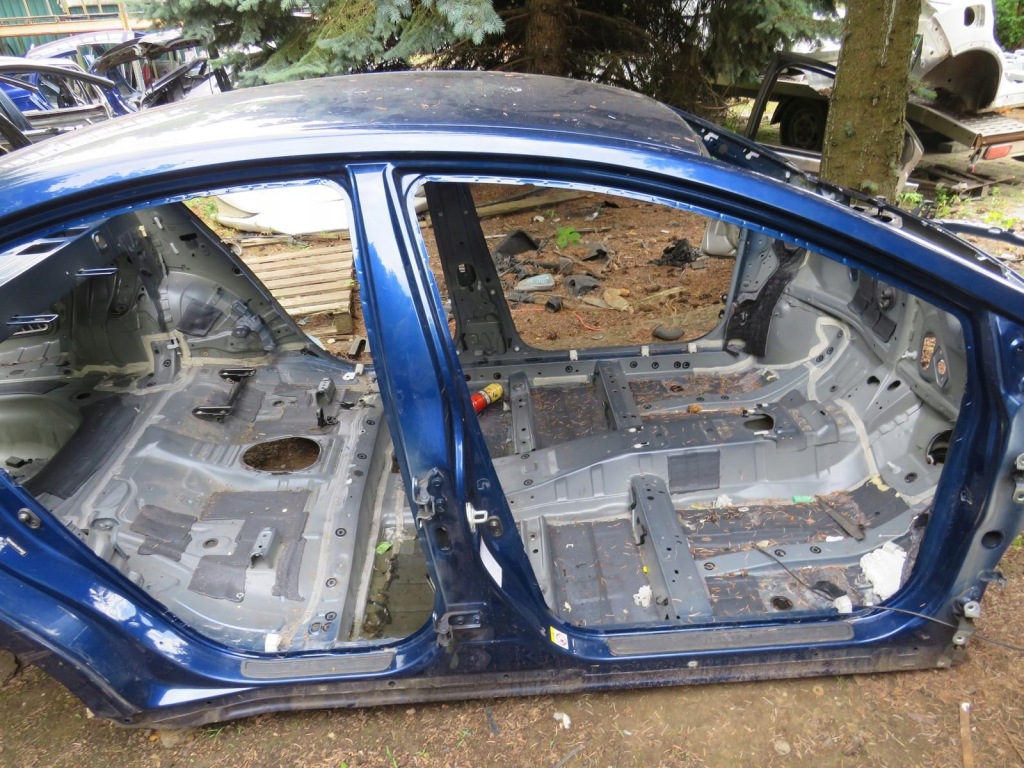 Купить Порог правый  бок седан avensis t27 t29