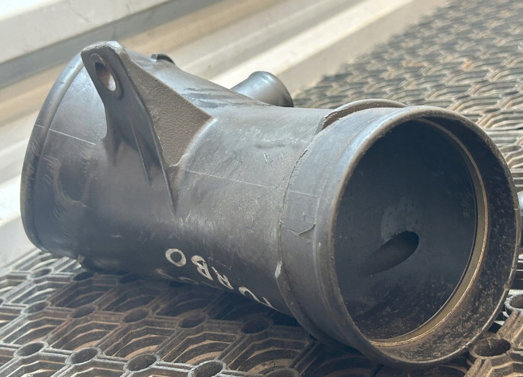 Труба шланг соединитель фильтр турбонагнетателя mercedes actros mp4 a9411411001 в Украине