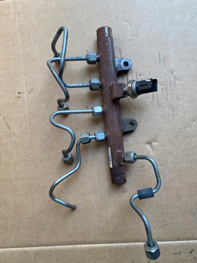 фото №1, Молдинг упорскування 1.5 dci h8201225030 renault/nissan/dacia 175218188r