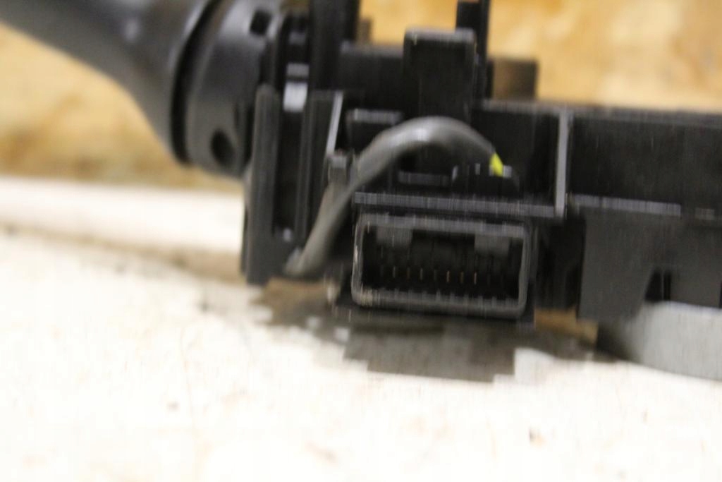 фото №7, Перемикачі перемикачі lexus is 220 17f100