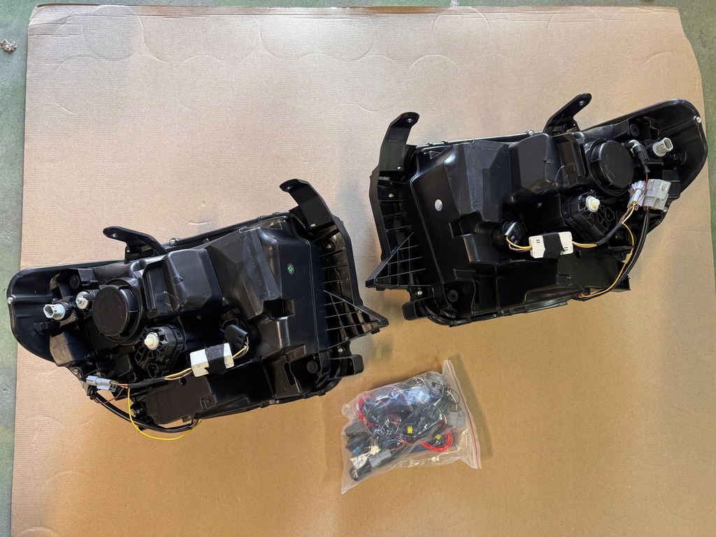 фото №13, Лампа лампы titanium led vland середина серебристый kpl. toyota tundra 2014-2018