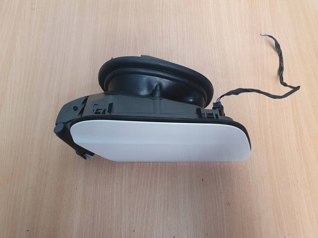 Кришка заливної пального 9452493 кришка привід 7464379 колір 300 bmw 1 f40 24r в Україні