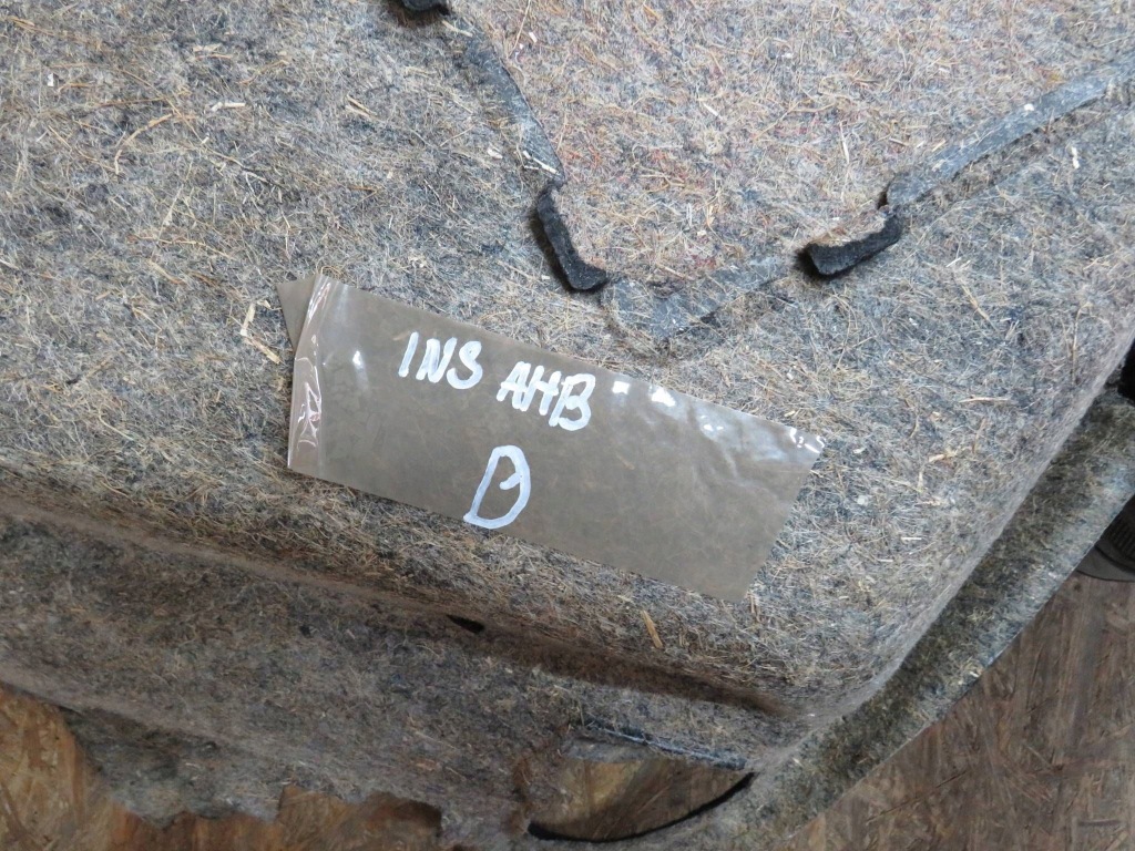 Opel insignia a рестайлінг  hb оббивка обшивка багажника комплект Зі Шроту