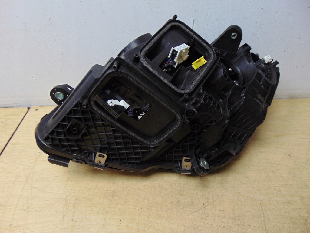 фото №11, Лампа права перед mercedes w205 lift full europa