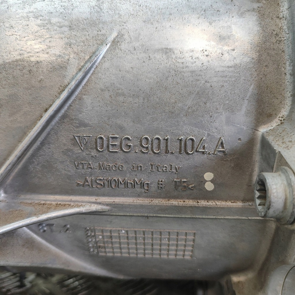 фото №13, Porsche taycan 9j1 2022 двигун