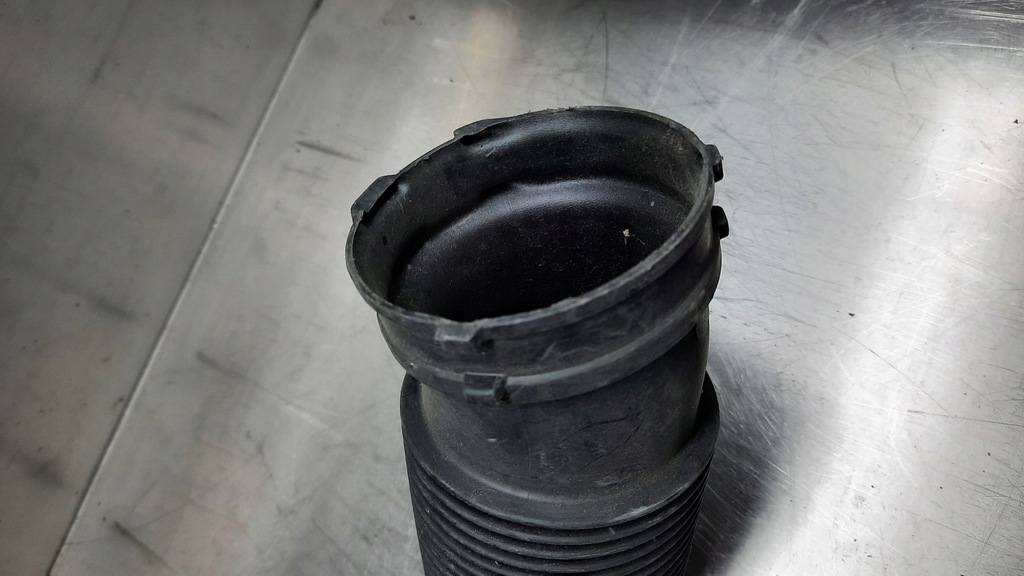 фото №5, Труба воздухозаборник воздуха 31338661 volvo v40 ii 2.0d