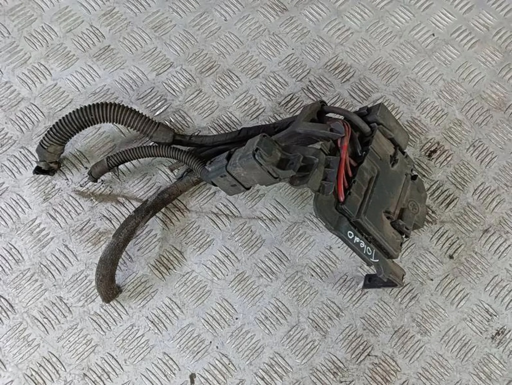 фото №1, Toledo iv rapid коробка предохранителей аккумулятор 6r0937550a