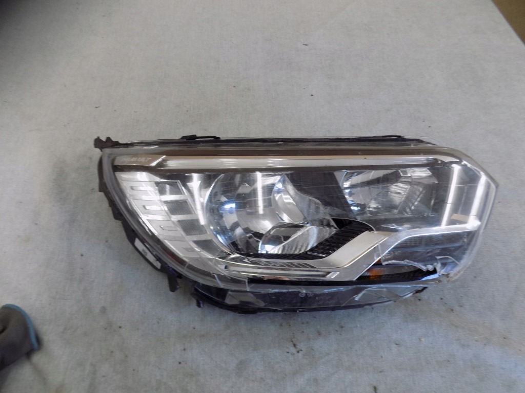 Купити Renault express фара правий передній звичайний led 2021-2024 260105660r