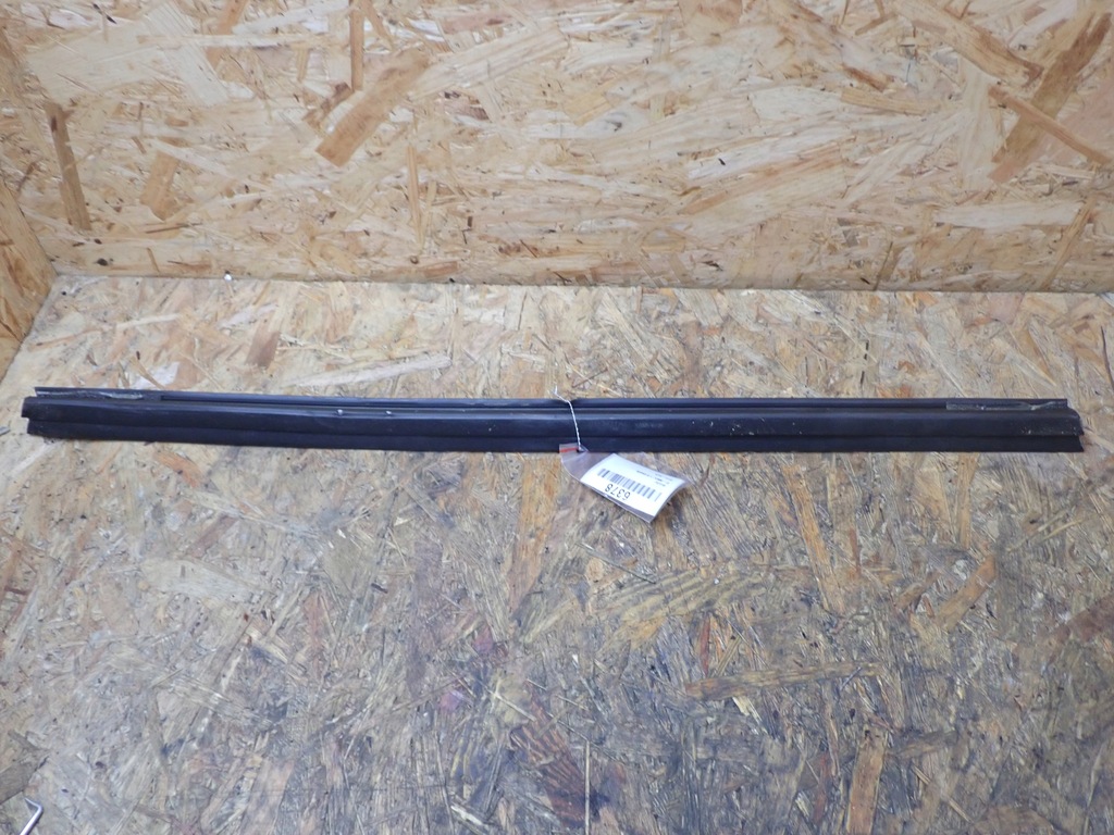 фото №5, Молдинг ущільнювач правий перед isuzu d-max iii 2021 6378