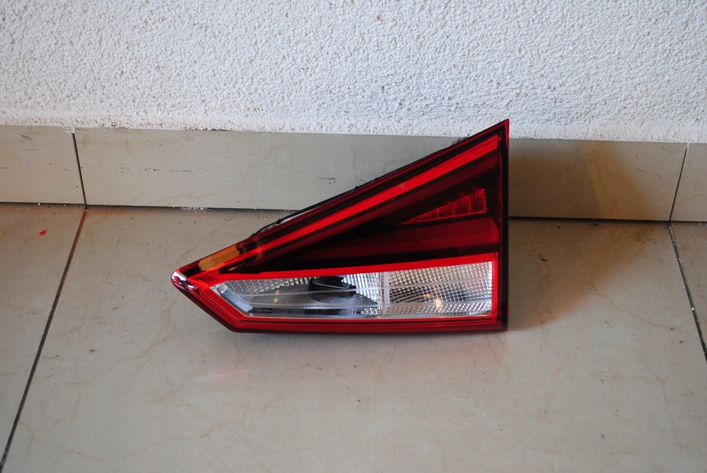 фото №1, Лампа seat t. arona 18- pr