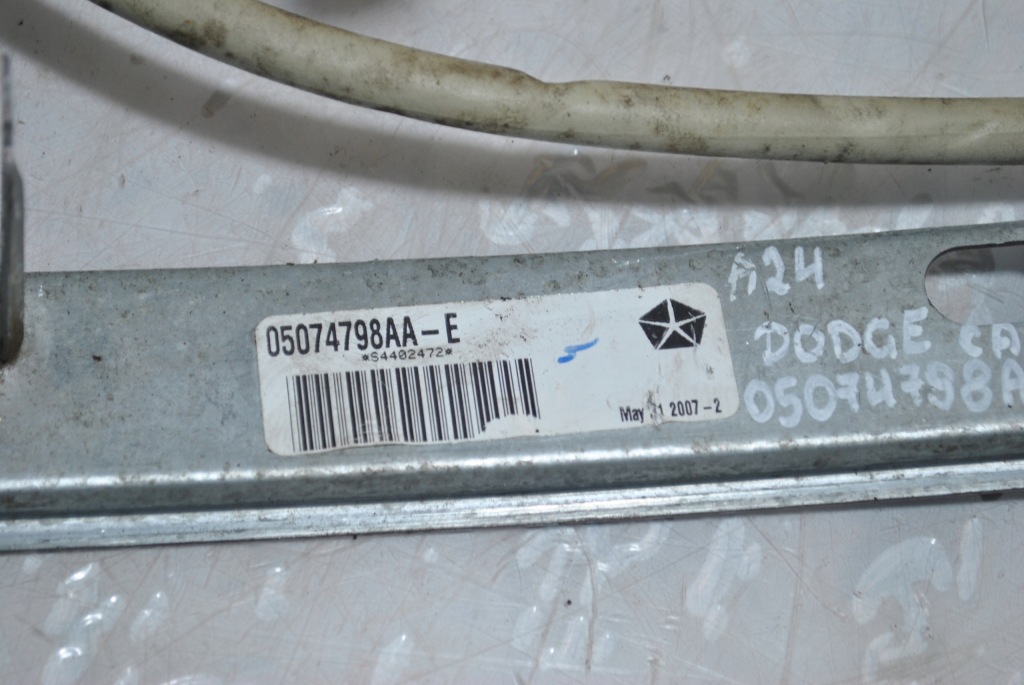Подъемник стекло правый перед p.p dodge caliber 05047498aa с Разборки