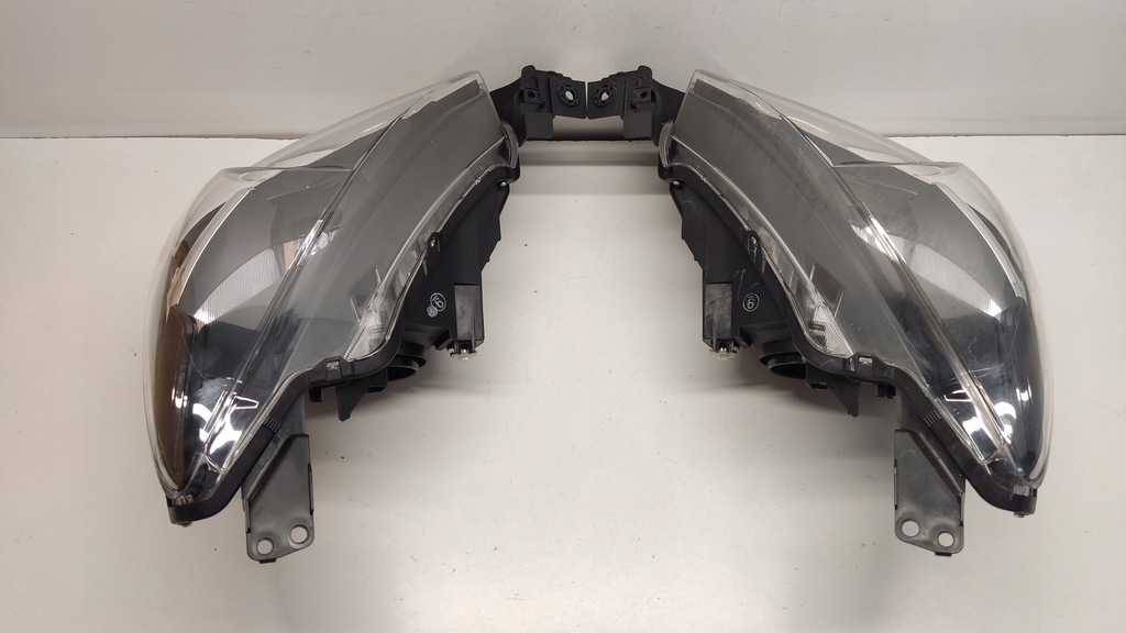 фото №10, Mazda 2 фара лівий правий лампа