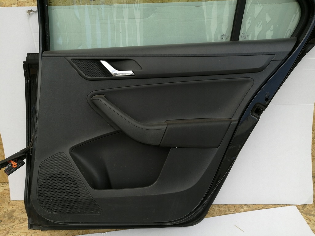 фото №11, Дверь задняя задние правое skoda rapid liftback