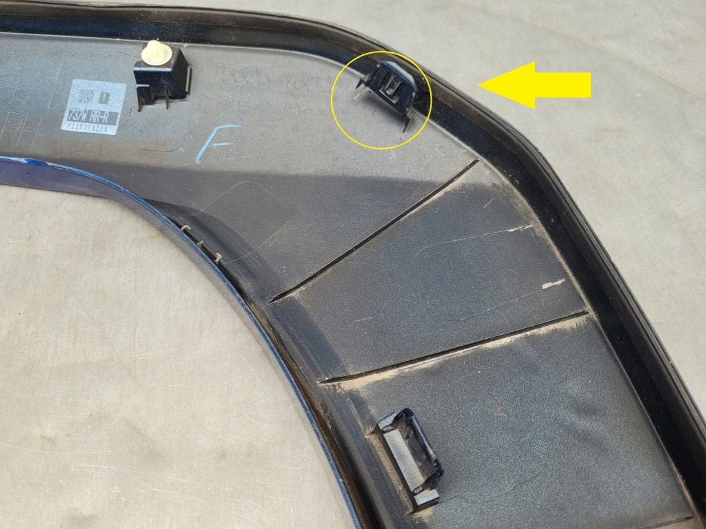 Lexus ux200 ux250h рестайлінг  23- 2023- молдинг на крила правий задній пофарбована Доставка