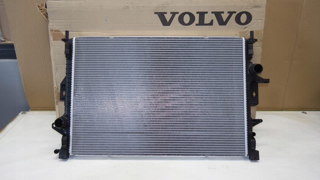 Радиатор воды volvo 31293689 Недорого