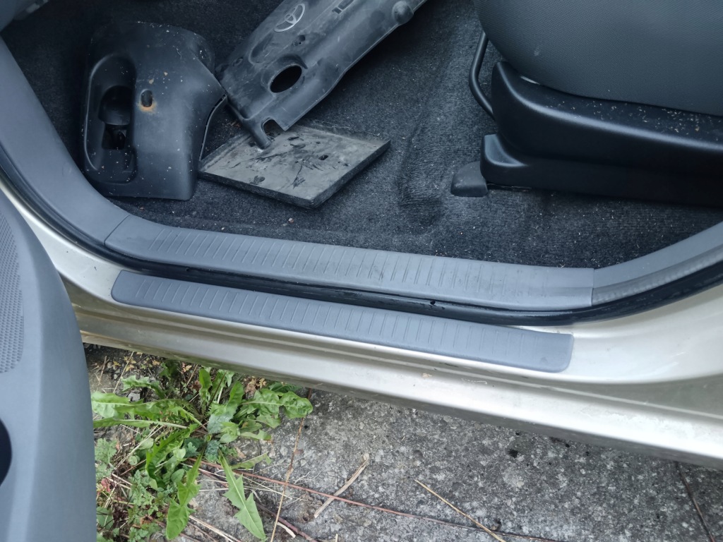 фото №12, Toyota avensis verso прокладка двері кузовна отвір ліва права перед задня