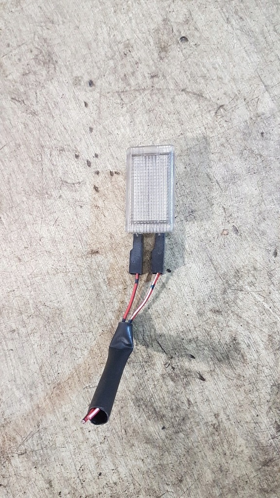 фото №1, Лампа освещение салона mitsubishi carisma