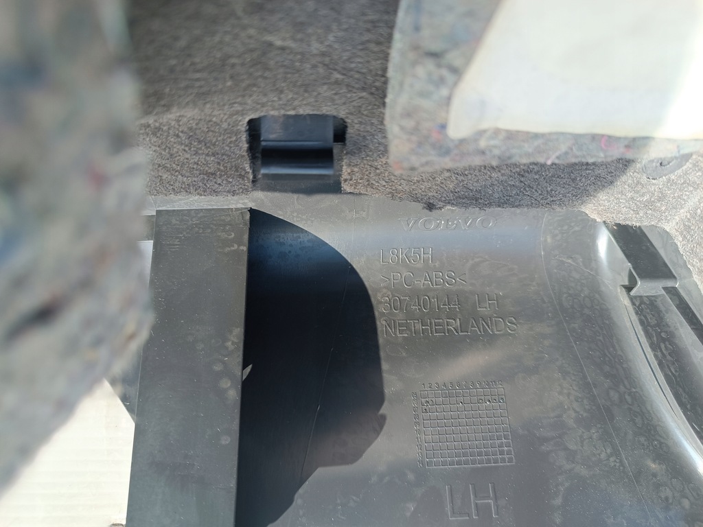 фото №9, Оббивка багажника обшивка лівий правий volvo c30