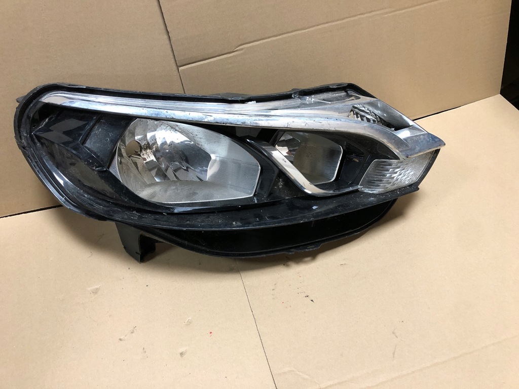 фото №1, Toyota proace ii лампа правая перед