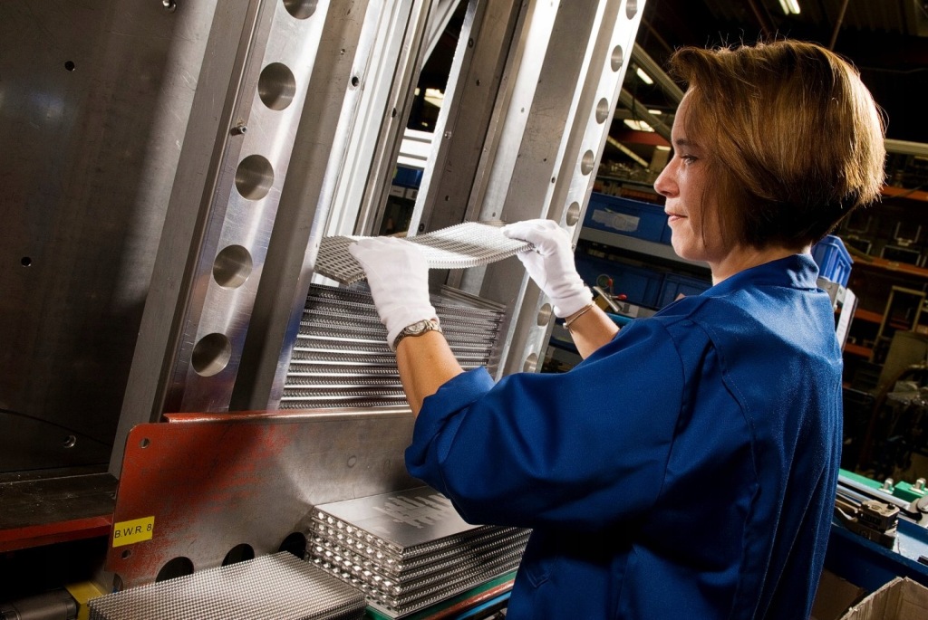 Радиатор renault master 1,9/2,2/2,5dci 00- nrf Оригинал