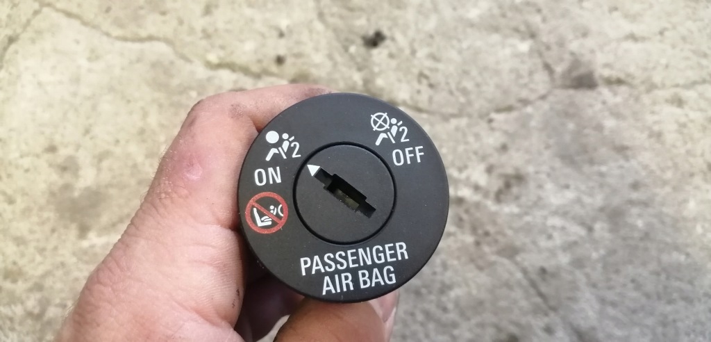 фото №1, Opel adam перемикач подушок 13577258