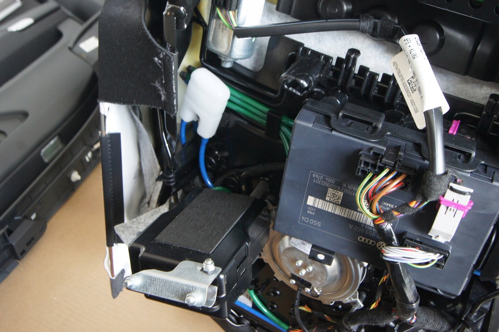 фото №15, Audi a8 салон сиденья вентилируемые массаж мониторы