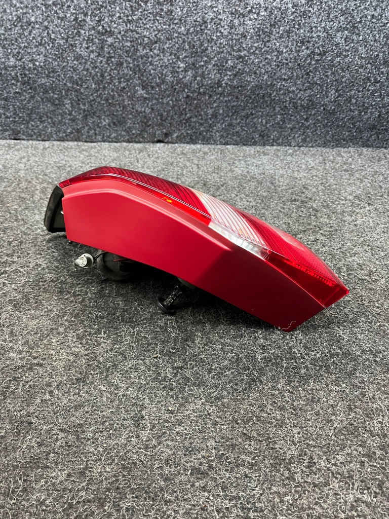 Купить Skoda fabia 2 рестайлинг  фара правая  задний 5j6945096