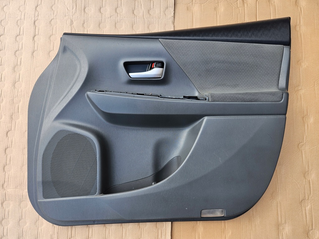 фото №1, Toyota prius plus обшивка правый перед