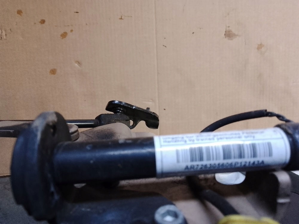 фото №5, Bmw f11 петля патрон капот правый 7263056