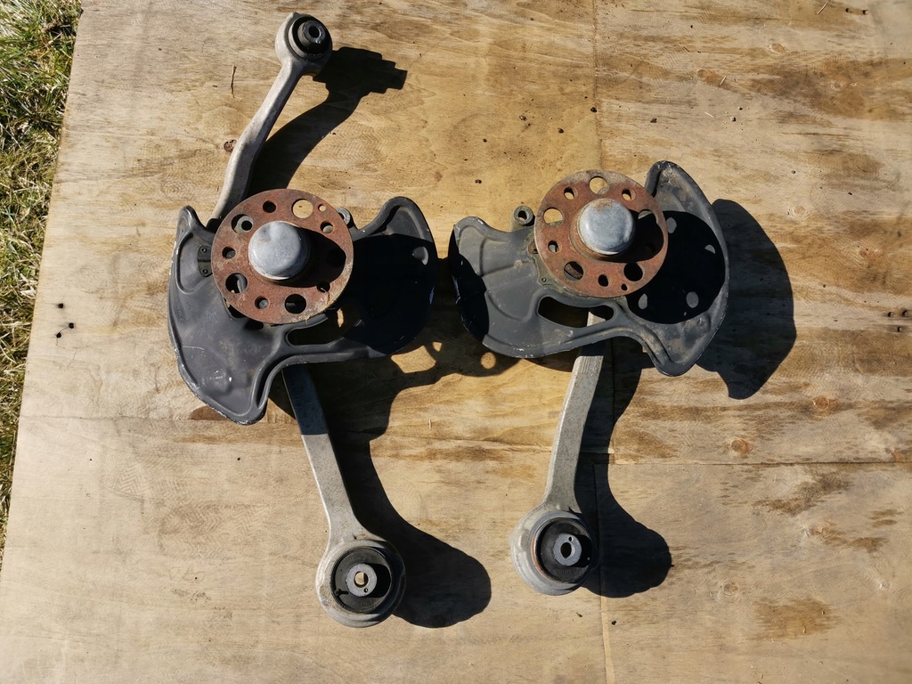 фото №1, Mercedes w207 поворотный кулак ступица правый перед 20402