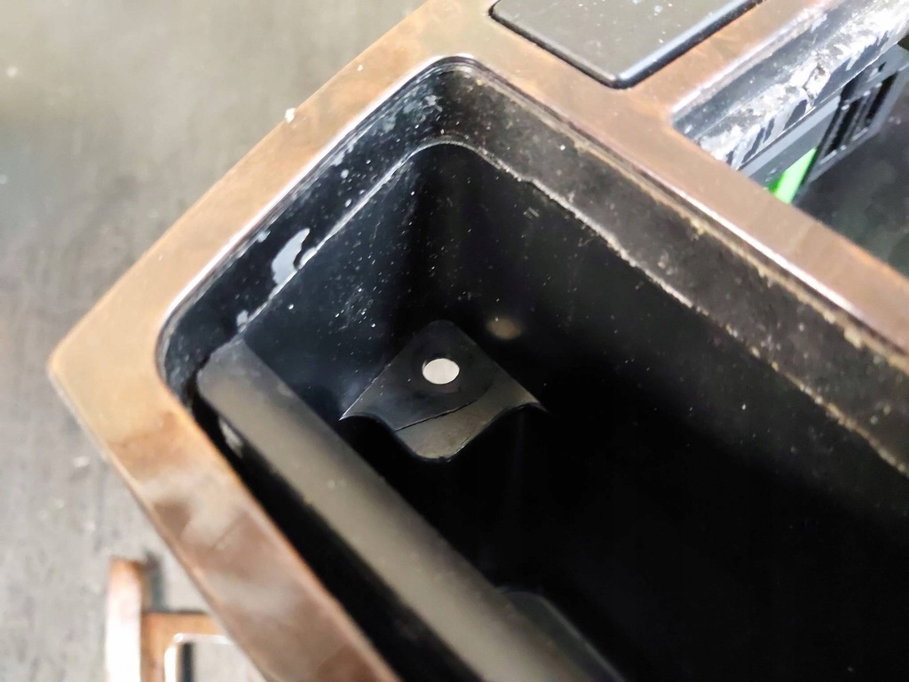 фото №9, Рамка радіо панелі приладової панелі vw passat b5 drewno 3b0858069k