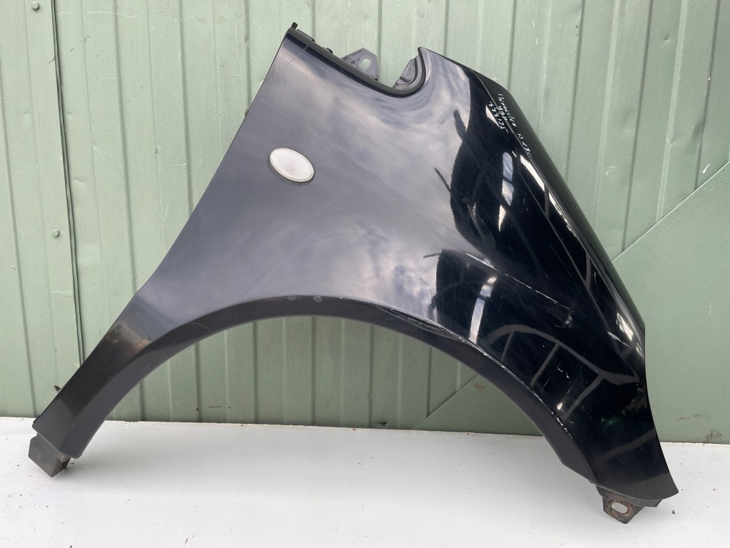 Купити Mercedes w168 a klasa крила правий перед 696