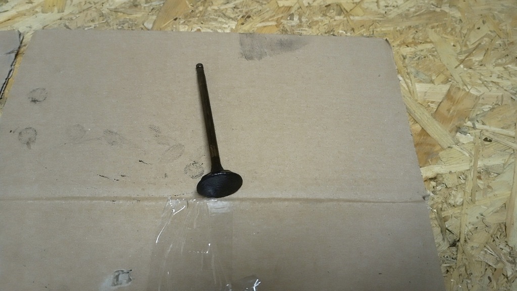 фото №1, Nissan primera p 12 2.2 di клапан головки