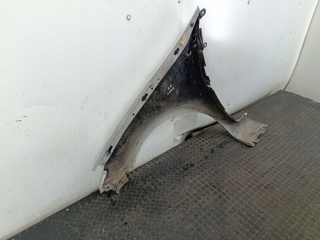 Крыло  правый  перед renault clio 3 ted69 в Украине