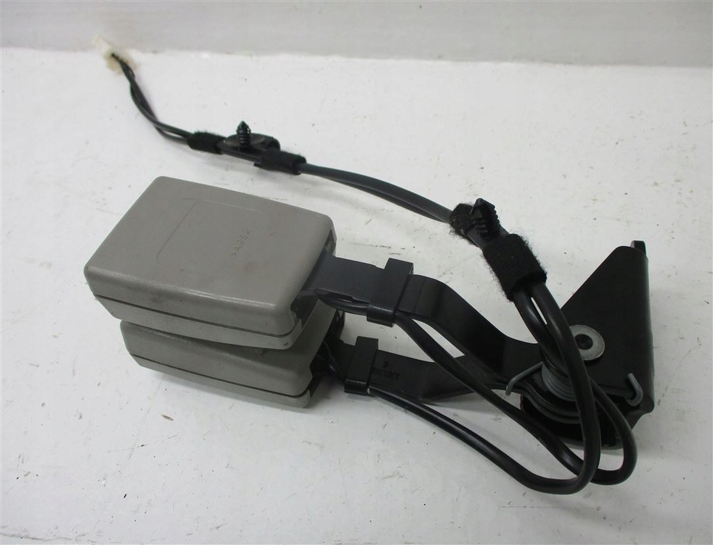 фото №1, Клипса поперечина левый задняя citroen c5 iii x7 96561757zw