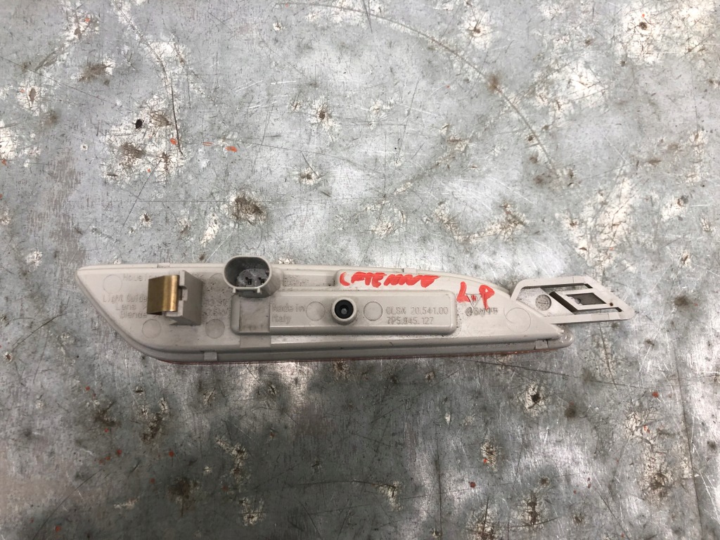 Поворотник лівий перед porsche cayenne 7p5945127 в Україні