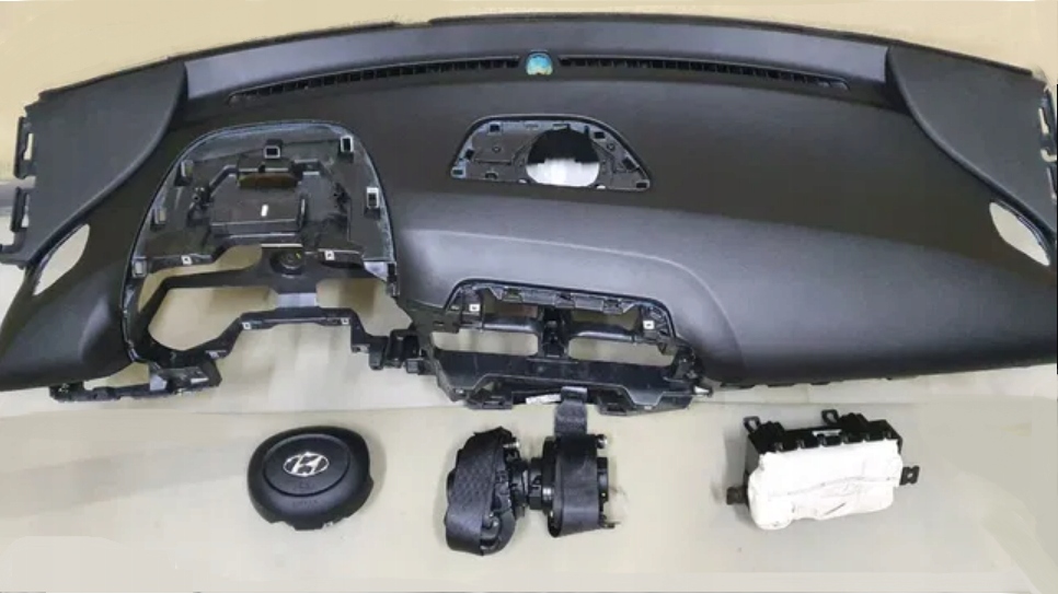 фото №1, Hyundai i20 приборная панель консоль подушки безопасности ремни