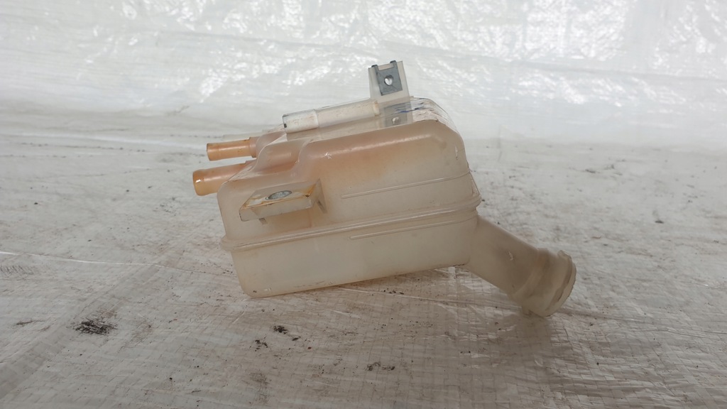 фото №9, Maxity cabstar 07- бак жидкость тормозной