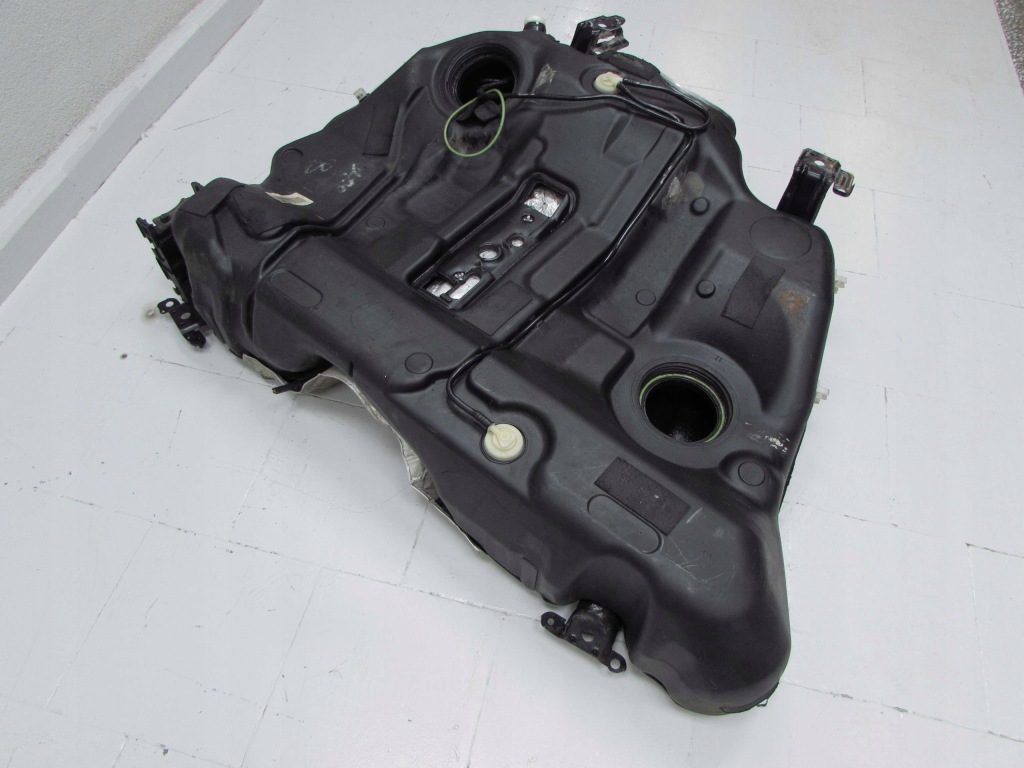 Volvo v70 3 awd xc70 2.4 d5 06-16 bak бак топливной  31274179 Киев