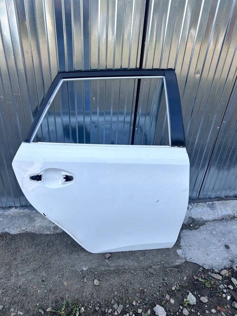 фото №1, Дверь задние правое toyota auris ii kombi