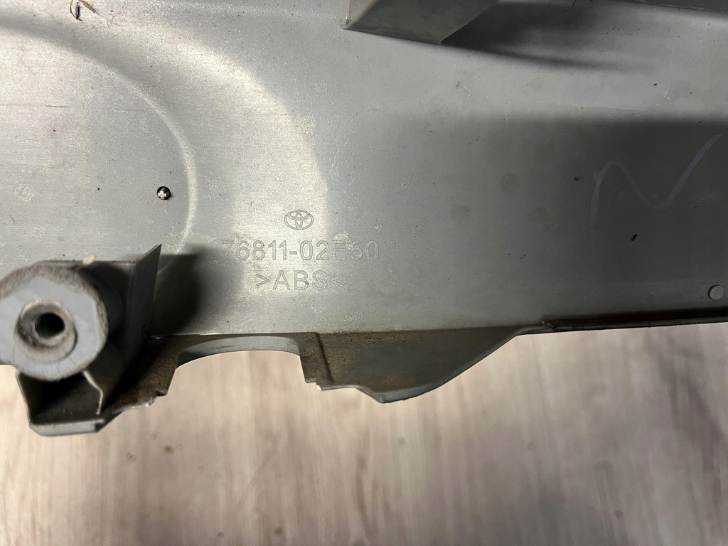 фото №7, Toyota auris ii lift молдинг накладка кришки задня hb