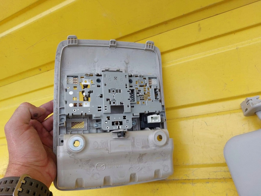 фото №3, Mazda 6 gj солцезащитный козырёк лампа потолок ручки