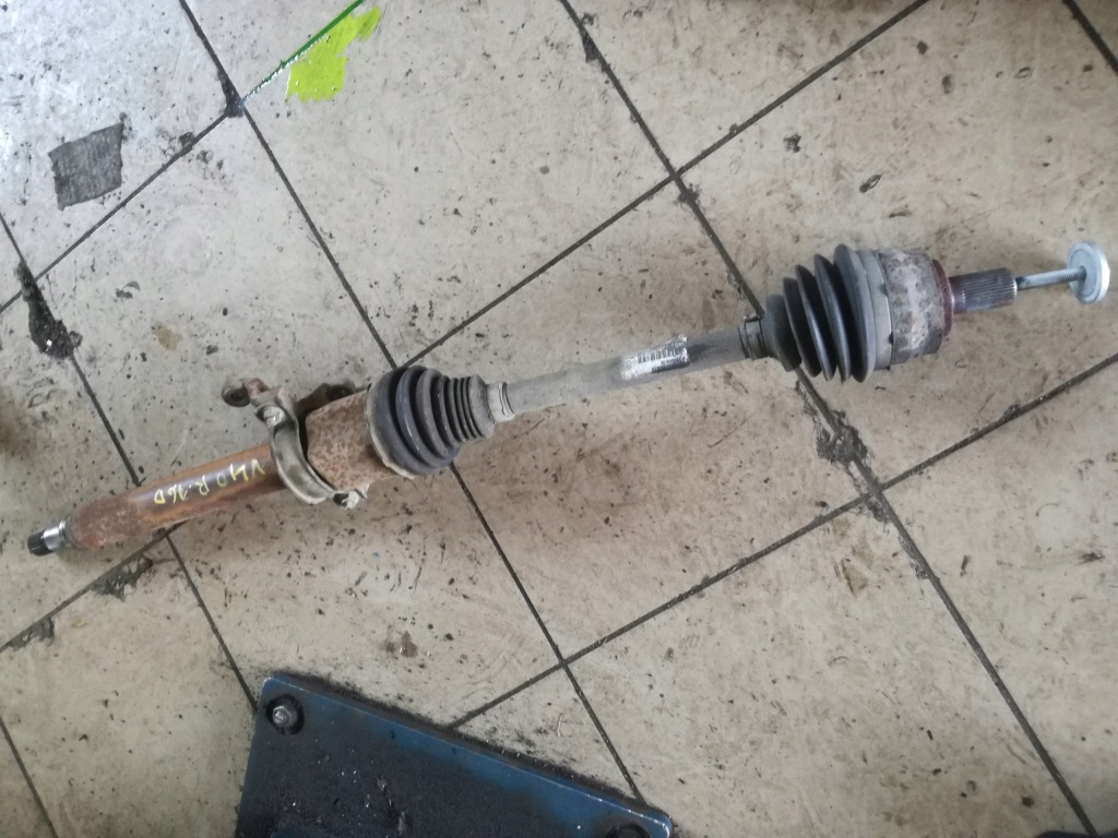 фото №1, Volvo v40 ii приводной вал правая 1,6d d2 механическая коробка передач 31280678