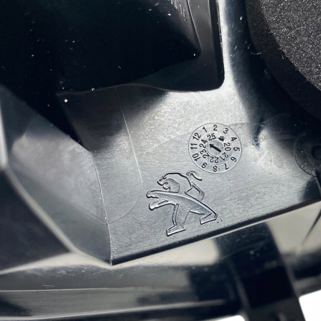 фото №14, Лампа правый задняя peugeot 308 iii 9835299280