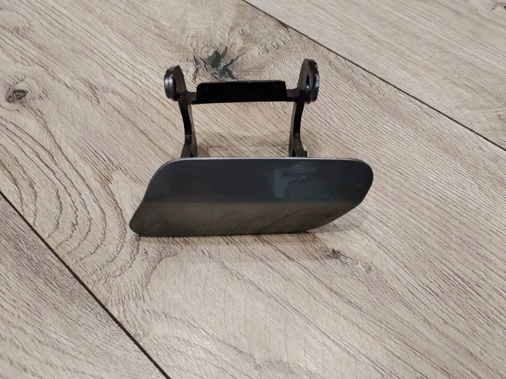 Заглушка распылителя бампера перед левая серебристая a52 bmw 6 f13 8052711 в Украине