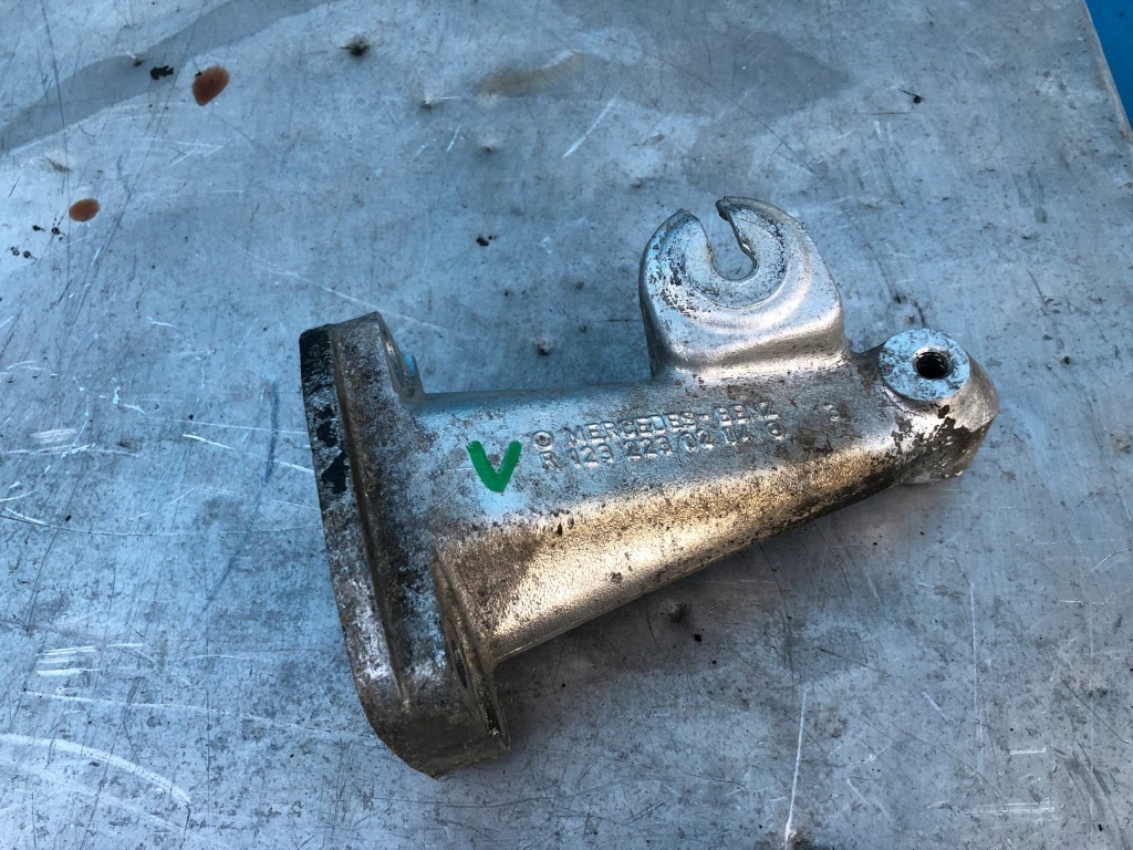 Купить Mercedes w123 купе c123 2,8 b m110 кронштейн кронштейн двигателя r1232230204