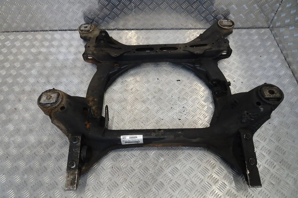 фото №1, Audi q7 4l 3.0 tdi - подрамник 7l0400025